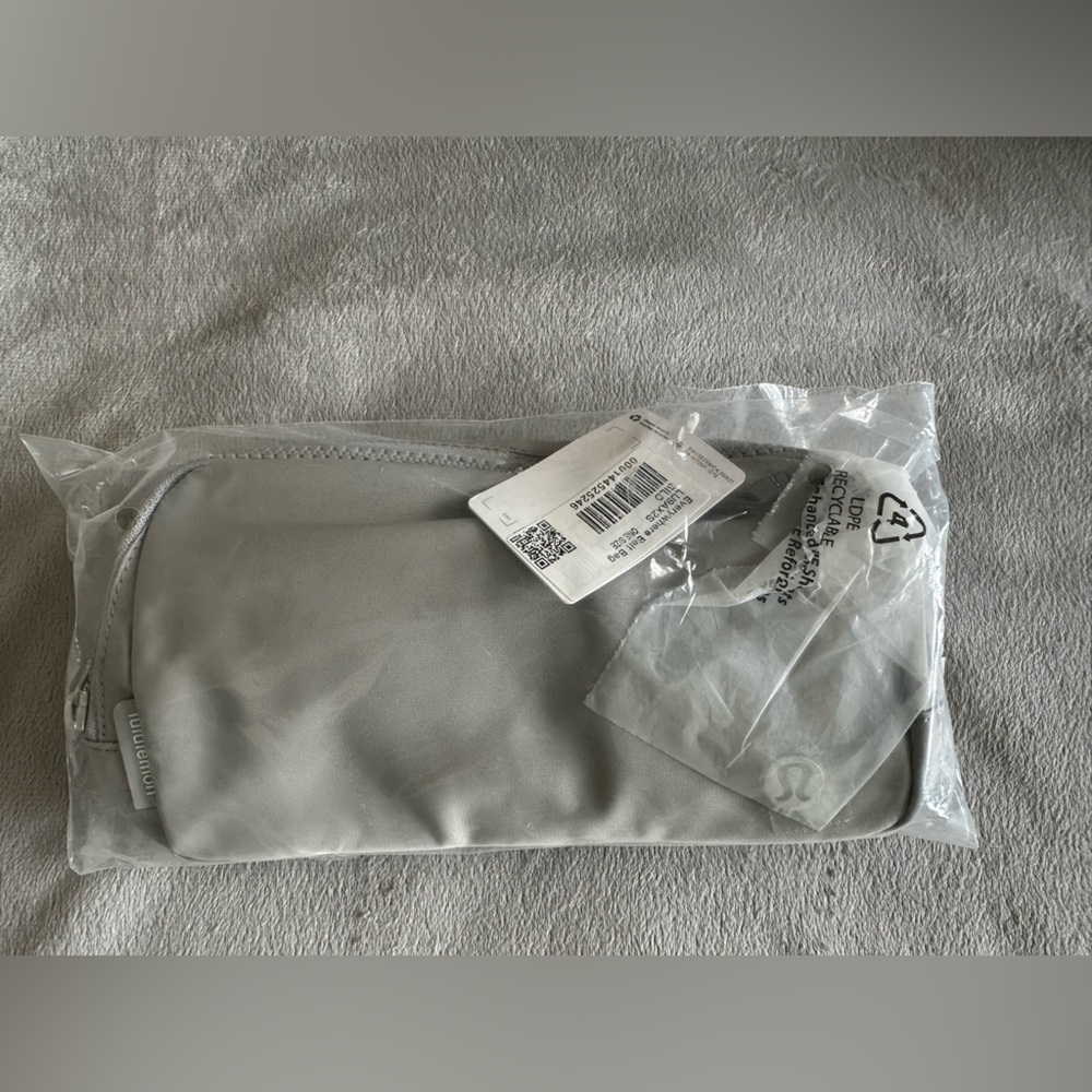 lululemon athletica Silver Drop Everywhere Belt Bag 1L